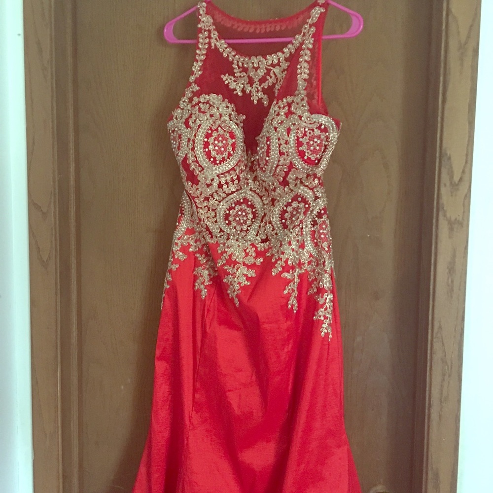 Beautiful prom gown/ prom dress